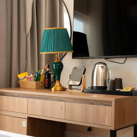 Lasko Hotel Golem (Tirana)